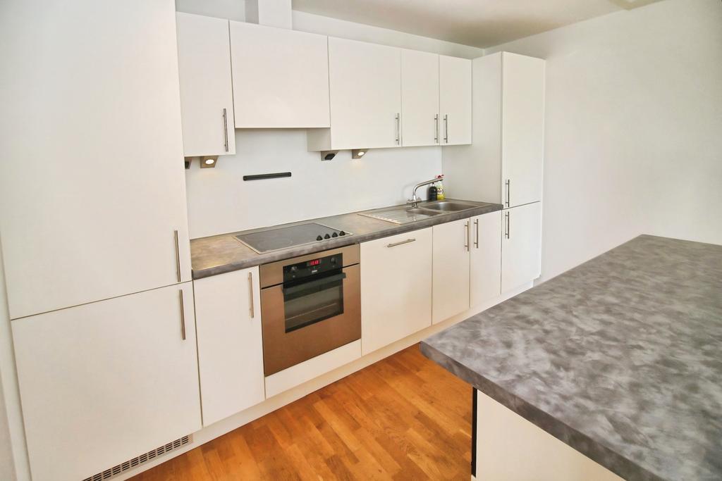 Apartment in Salford, MediaCityUK - View 5
