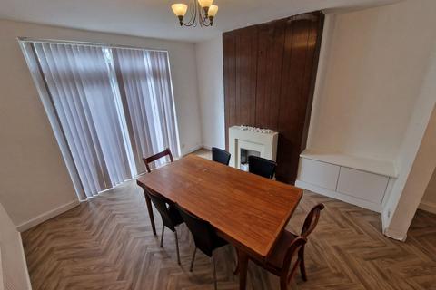 3 bedroom semi-detached house to rent, Leicester LE3