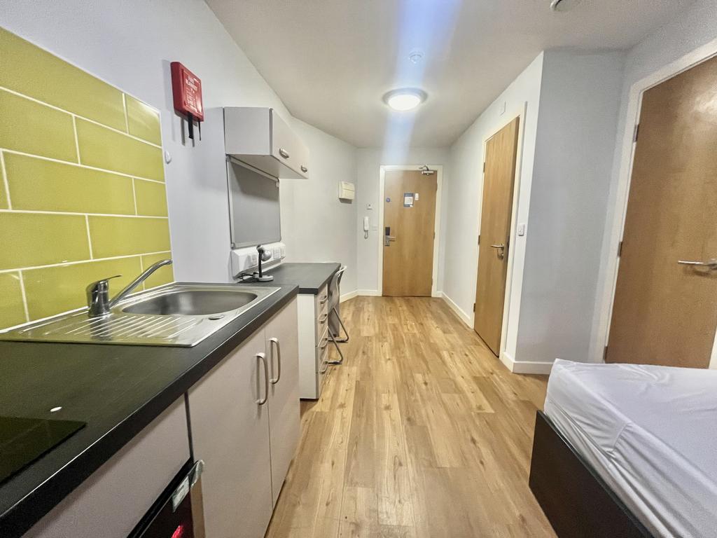 Apartment in Nottingham, Nottinghamshire - View 2