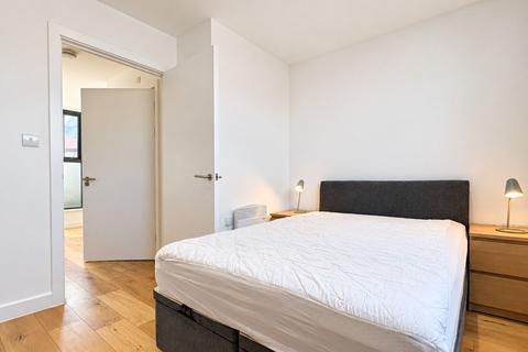 1 bedroom flat to rent, Waleorde road, Southwark, SE17 1GG