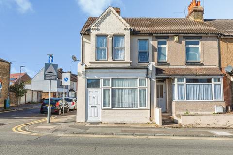 5 bedroom end of terrace house for sale, Canterbury Street, Kent ME7