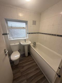 4 bedroom semi-detached house to rent, St. Luke Close, Uxbridge UB8