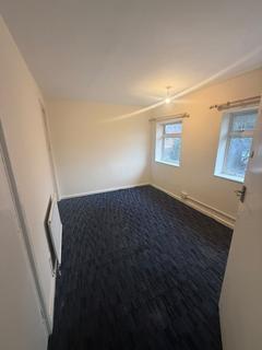 4 bedroom semi-detached house to rent, St. Luke Close, Uxbridge UB8