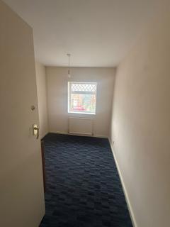 4 bedroom semi-detached house to rent, St. Luke Close, Uxbridge UB8