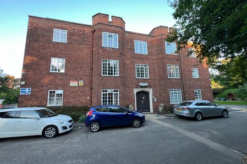 3 bedroom apartment for sale, Stoneygate Court, Leicester, Leicestershire, LE2 2AH