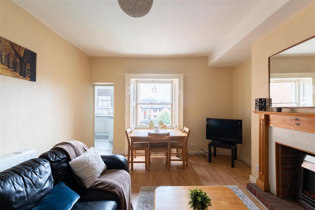 Apartment in Newcastle upon Tyne, Tyne and Wear - View 3