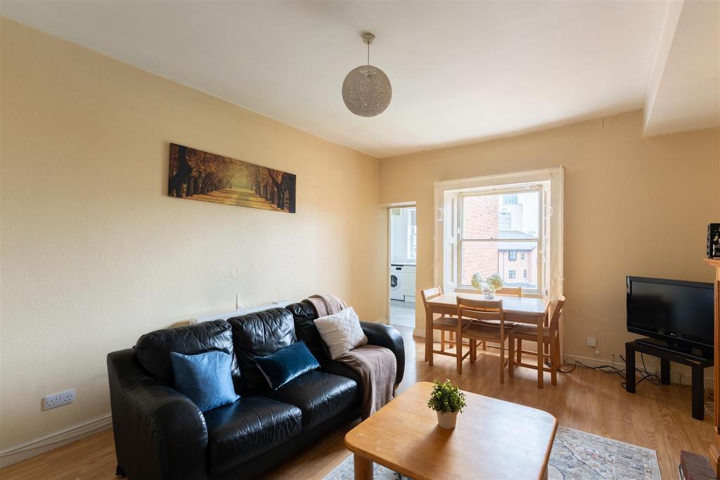 Apartment in Newcastle upon Tyne, Tyne and Wear - View 5