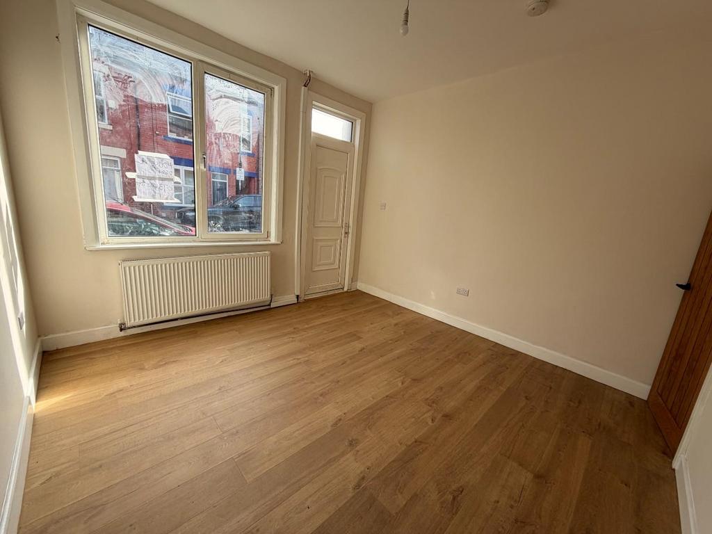 House in Sheffield, Sharrow Vale, Broomhill - View 4