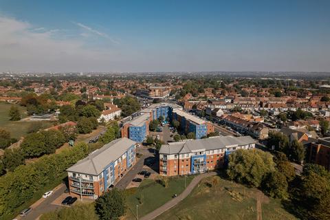 2 bedroom apartment for sale, Cleeve Way, Wheatcroft Court Cleeve Way, SM1