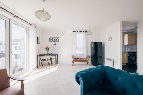 2 bedroom apartment for sale, Cleeve Way, Wheatcroft Court Cleeve Way, SM1