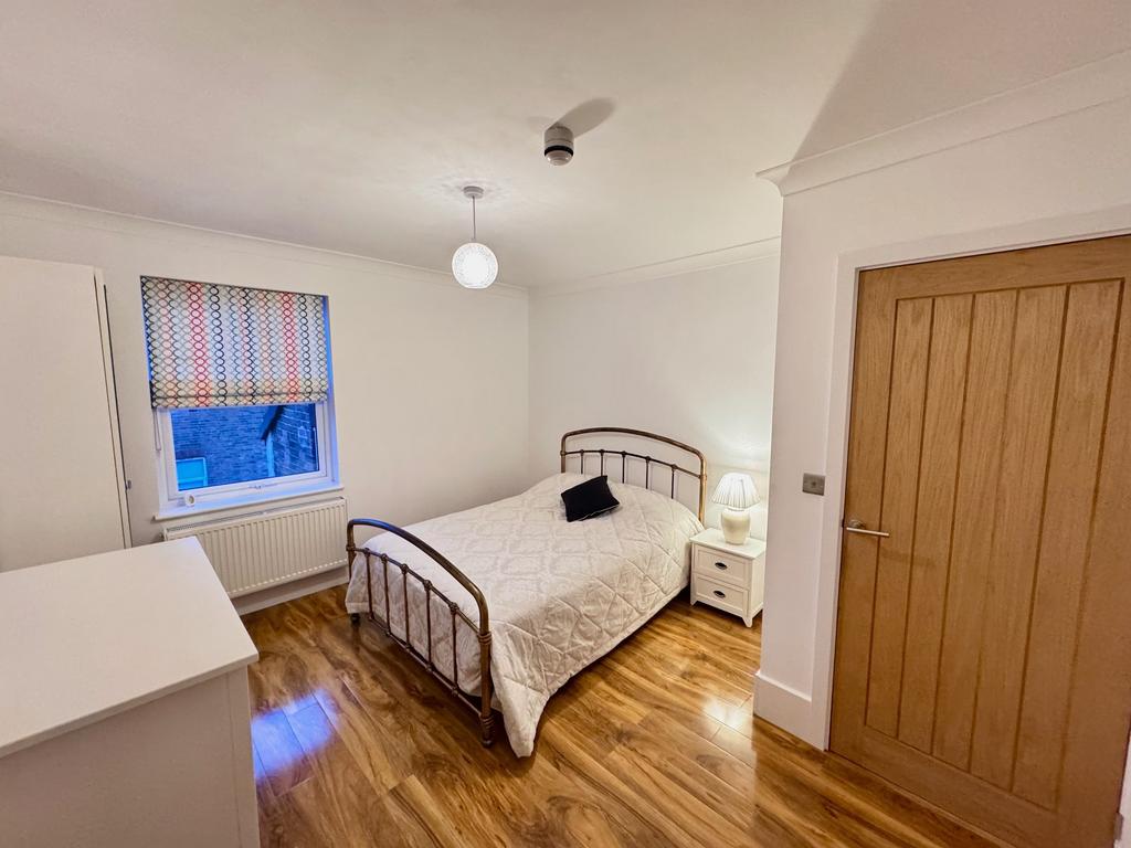 Apartment in Nottingham, Hyson Green - View 5