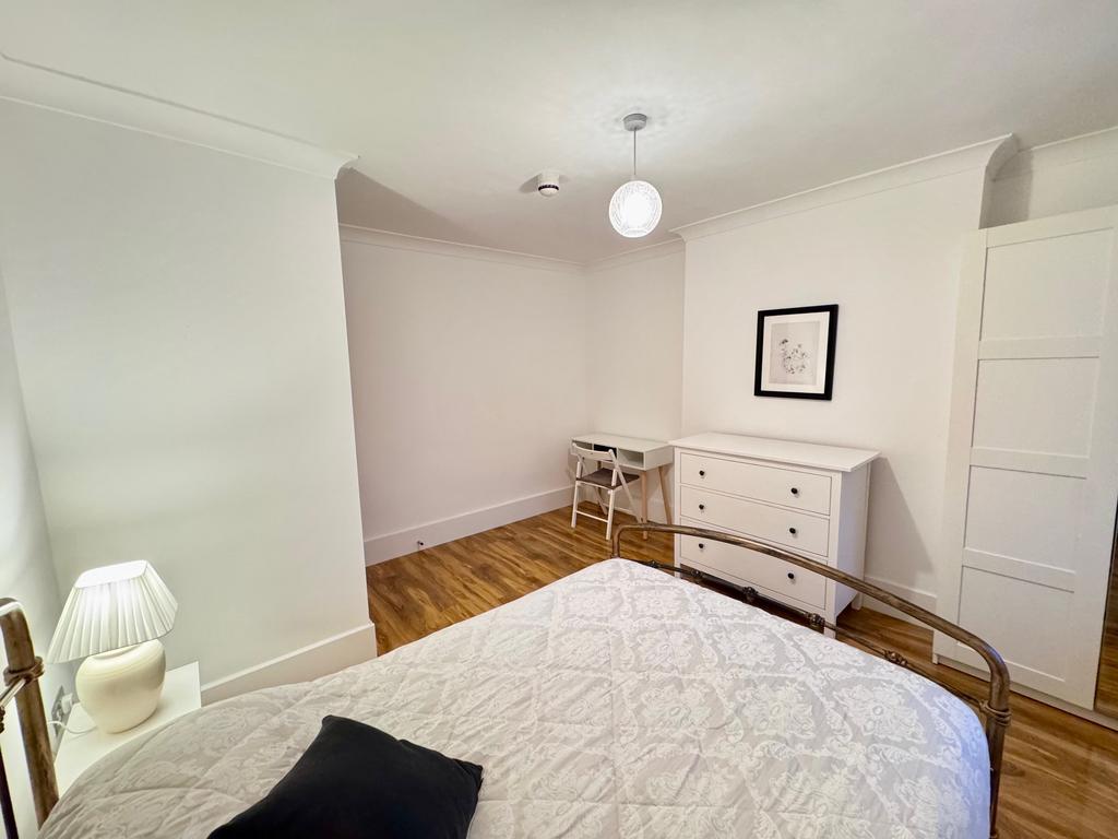 Apartment in Nottingham, Hyson Green - More