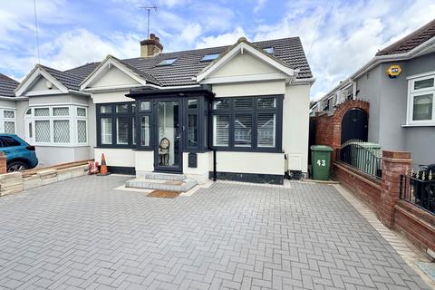 1 bedroom in a house share to rent, Ingreway, Romford, RM3