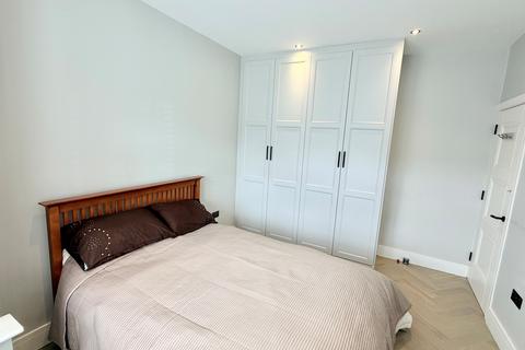 1 bedroom in a house share to rent, Ingreway, Romford, RM3