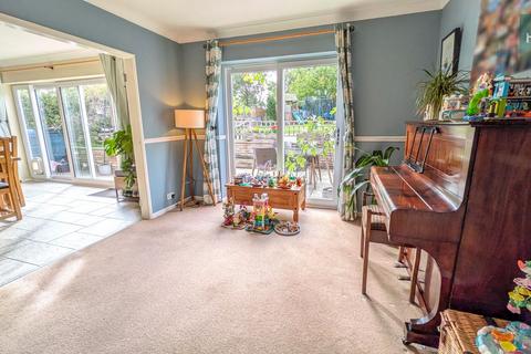4 bedroom detached house for sale, Redfern Avenue, Worcester WR5