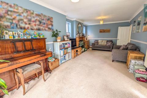 4 bedroom detached house for sale, Redfern Avenue, Worcester WR5