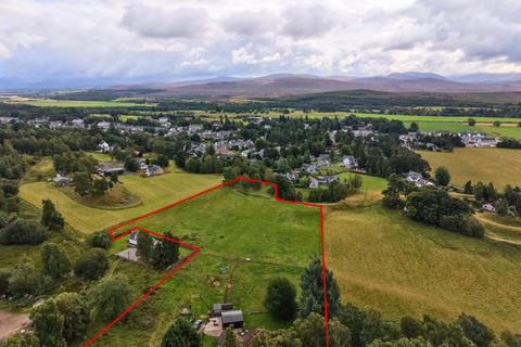 3 bedroom detached house for sale, Glen Road, Newtonmore