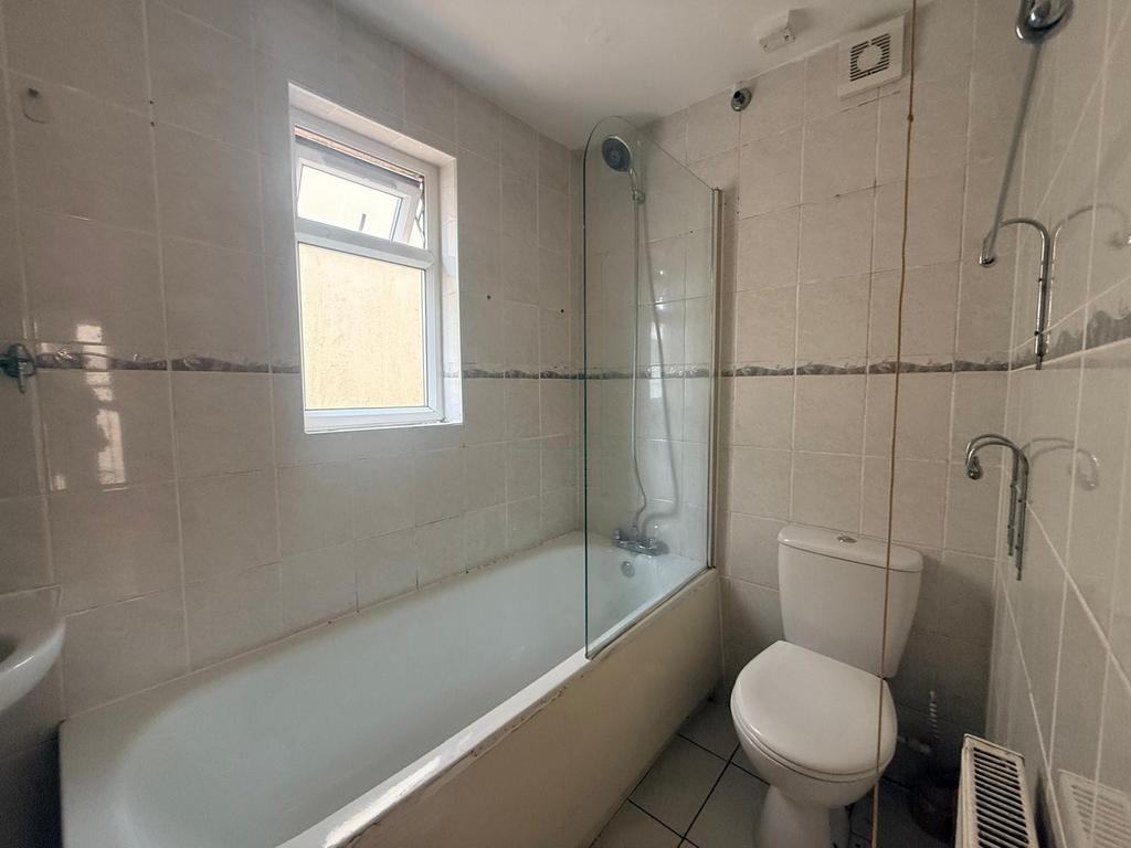 Apartment in Cardiff - View 5