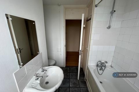 3 bedroom flat to rent, St. Aubins Court, London, N1