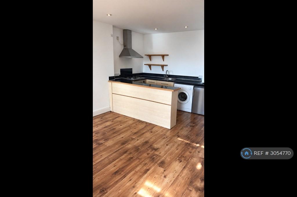 Apartment in Reading - View 3