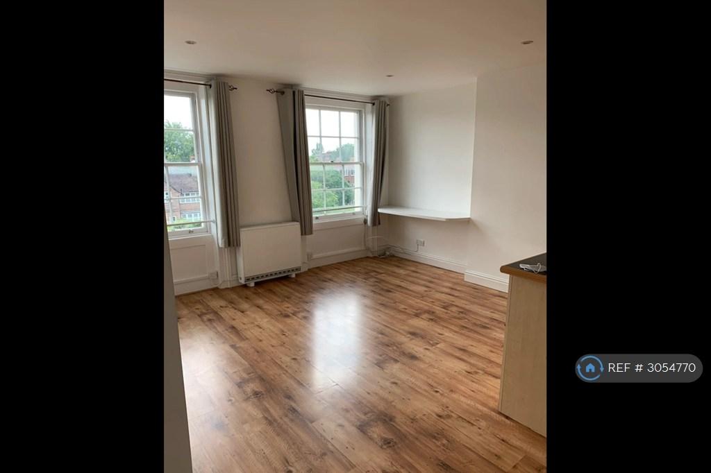 Apartment in Reading - View 4