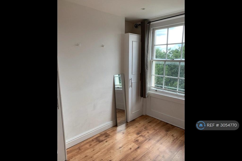 Apartment in Reading - View 5