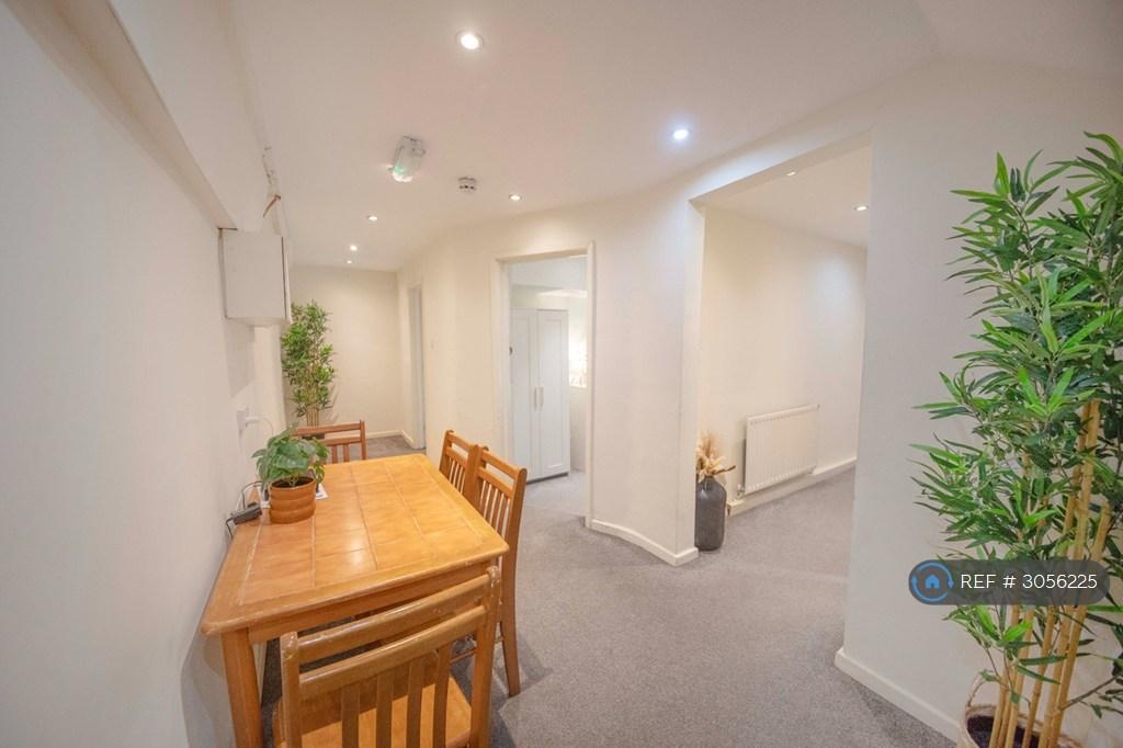 Apartment in Leeds - View 3
