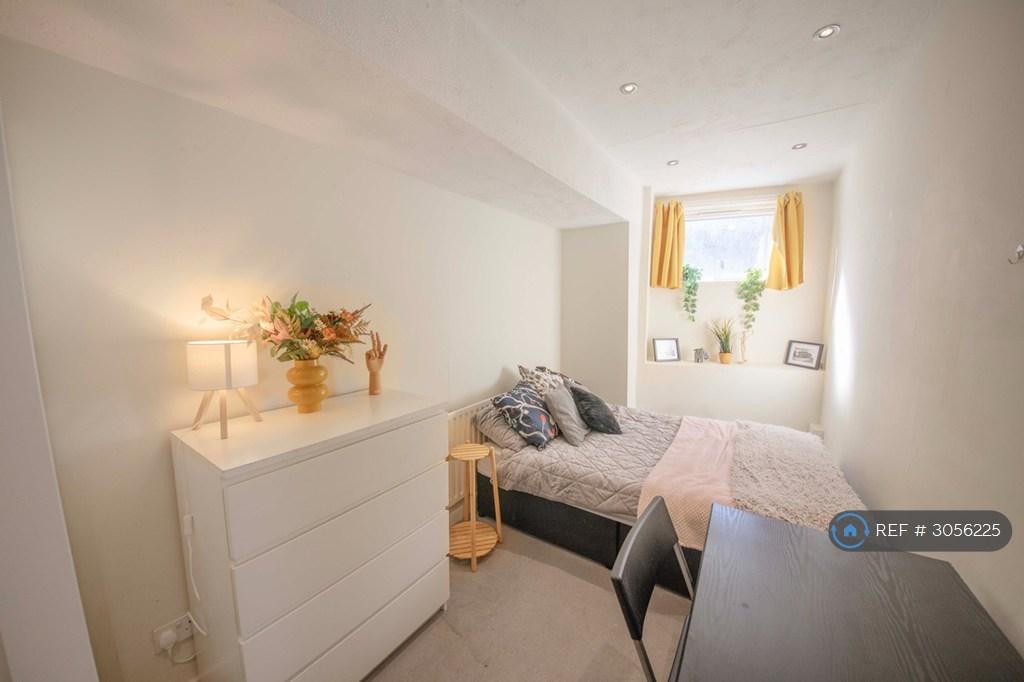 Apartment in Leeds - View 5