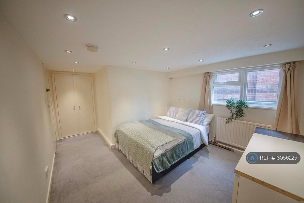 Apartment in Leeds - More