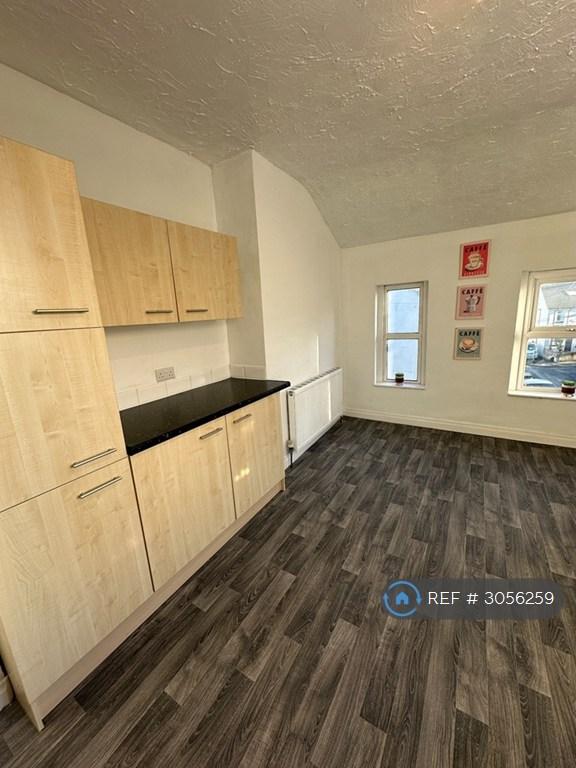 Apartment in Stanningley, Pudsey - View 2