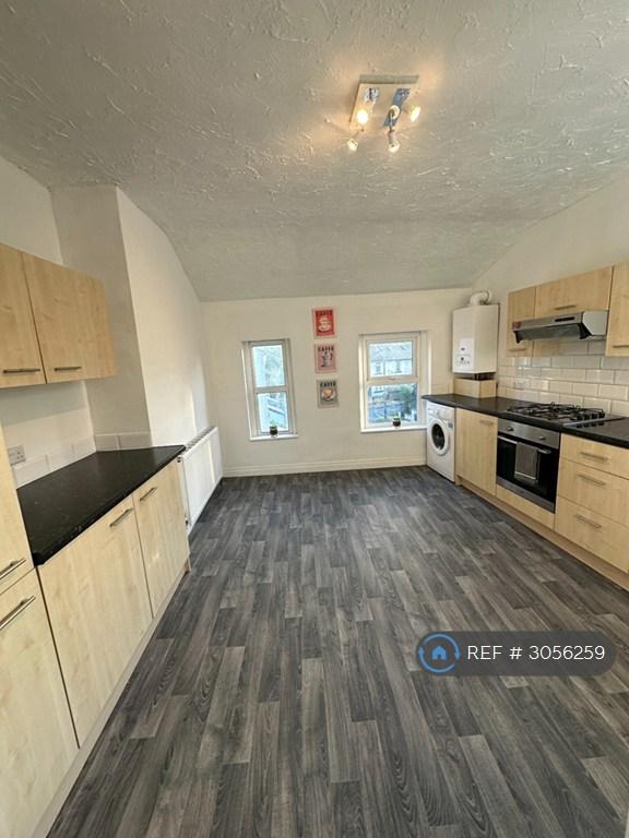 Apartment in Stanningley, Pudsey - View 3