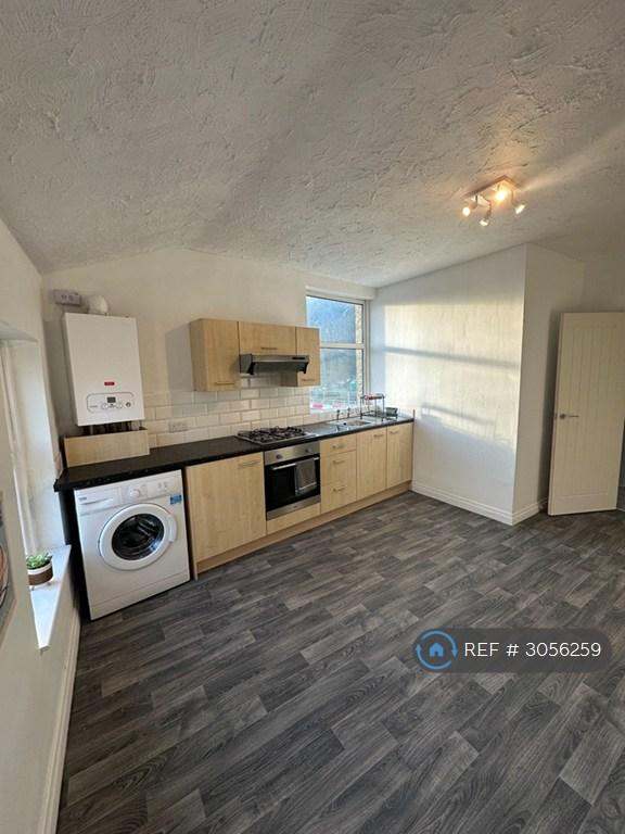 Apartment in Stanningley, Pudsey - View 4