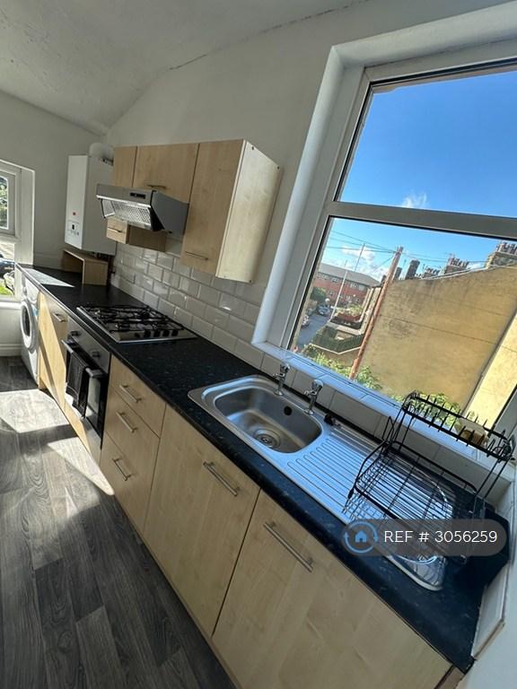 Apartment in Stanningley, Pudsey - View 5