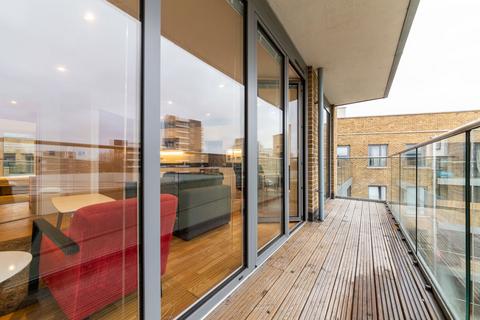 2 bedroom flat to rent, Keymer Place, London E14