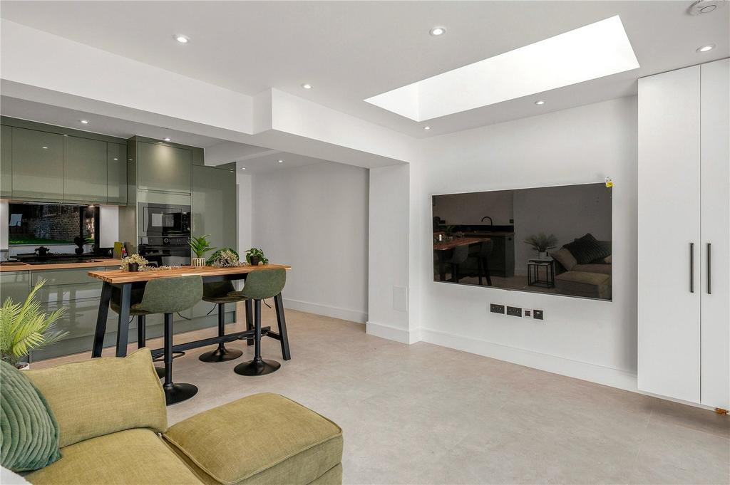 Apartment in Islington - View 2