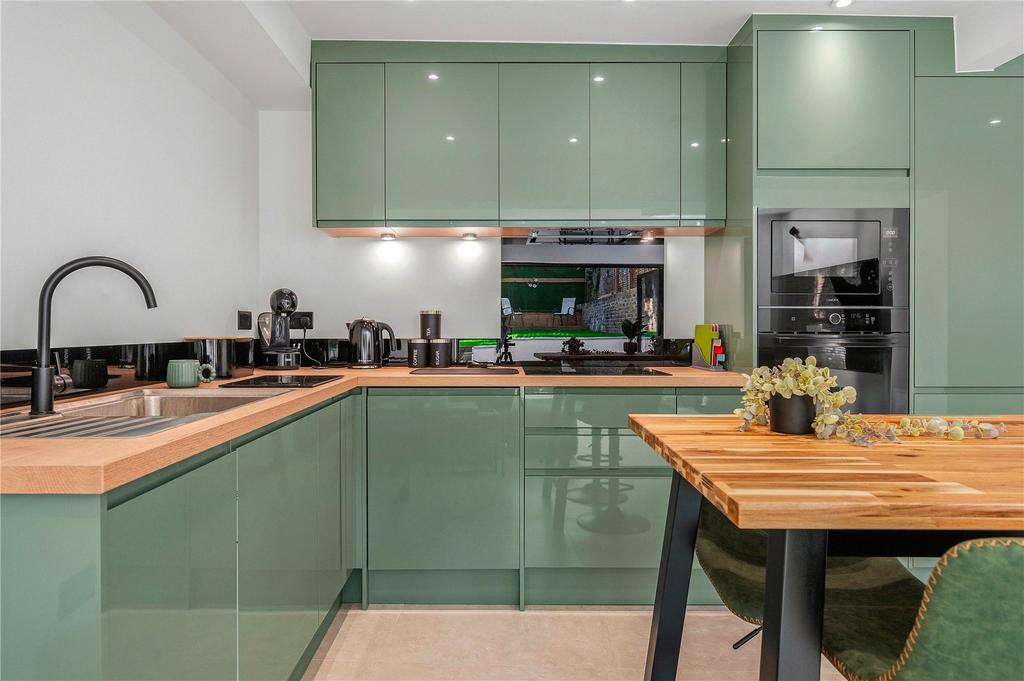 Apartment in Islington - View 5