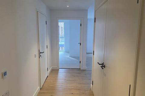 2 bedroom apartment to rent, Samara Drive, Southall