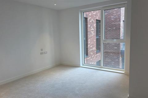 2 bedroom apartment to rent, Samara Drive, Southall