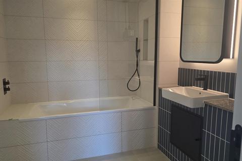 2 bedroom apartment to rent, Samara Drive, Southall