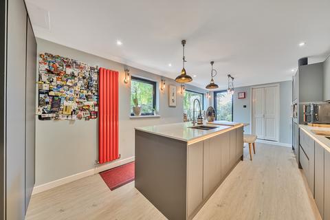 4 bedroom semi-detached house for sale, Charlton Lane, London