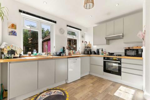4 bedroom house for sale, Murray Road, Richmond TW10