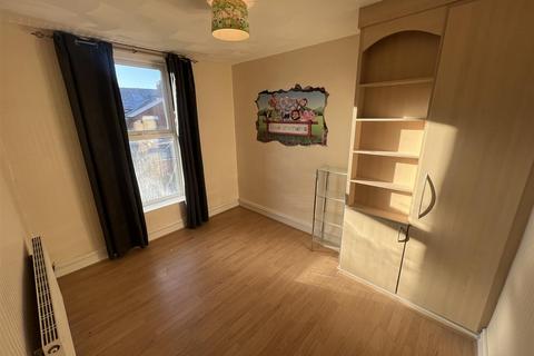 2 bedroom terraced house to rent, Oswald Road, Ashton-on-ribble, Preston