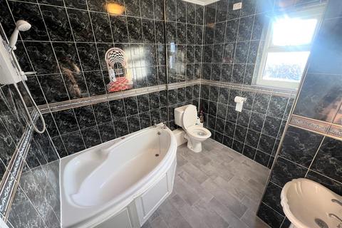 2 bedroom terraced house to rent, Oswald Road, Ashton-on-ribble, Preston