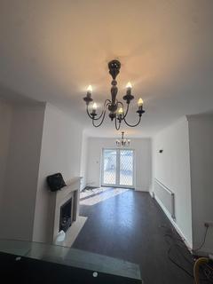 3 bedroom semi-detached house to rent, Bishops Road, Hayes UB3