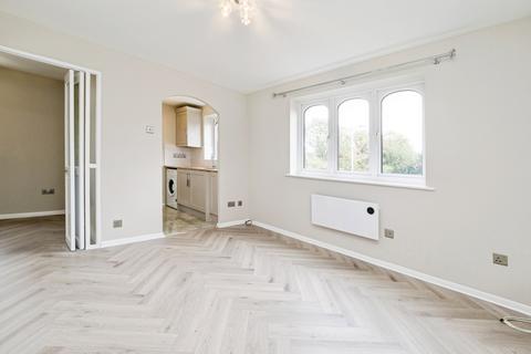 1 bedroom flat for sale, Naunton Way, Hornchurch, Essex, RM12