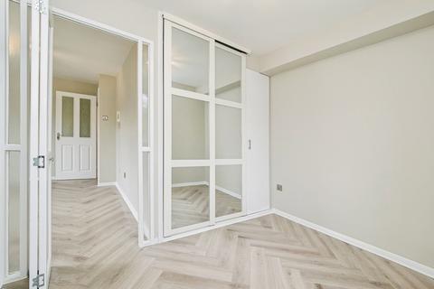 1 bedroom flat for sale, Naunton Way, Hornchurch, Essex, RM12