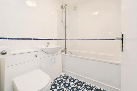1 bedroom flat for sale, Naunton Way, Hornchurch, Essex, RM12