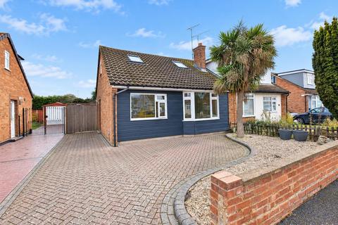 3 bedroom chalet for sale, Nutcombe Crescent, Rochford