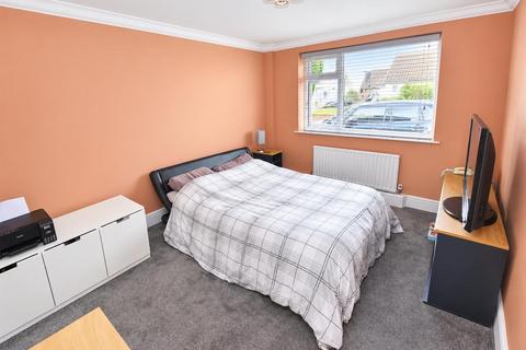 3 bedroom chalet for sale, Nutcombe Crescent, Rochford
