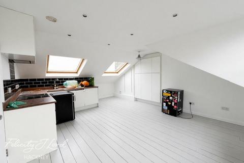 3 bedroom flat to rent, Evering Road, LONDON